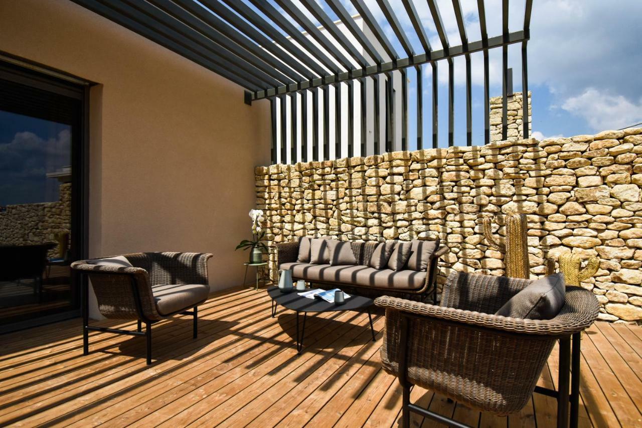 Les Loges En Provence "Villa Garrigue" วิลเนิฟ-เลส์-อาวิญง ภายนอก รูปภาพ