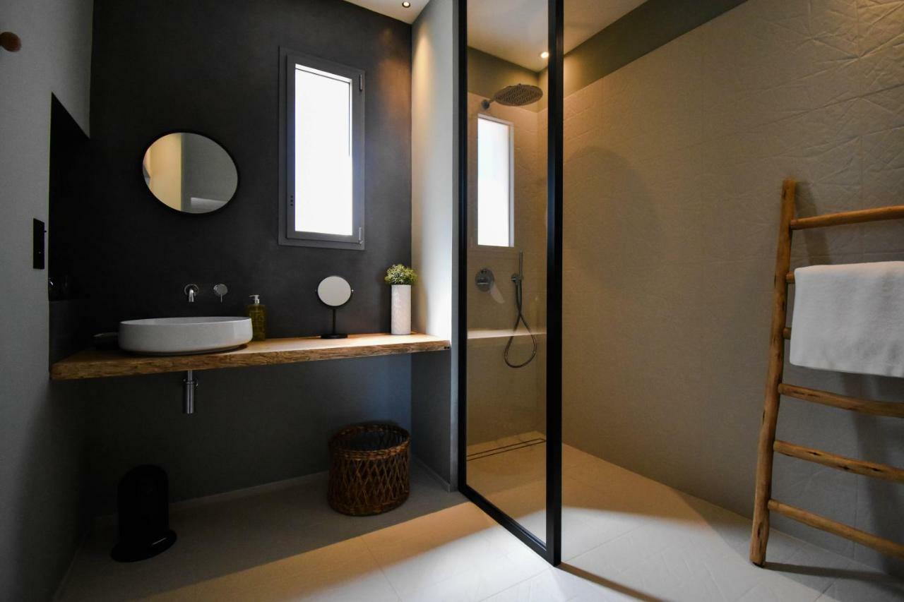 Les Loges En Provence "Villa Garrigue" วิลเนิฟ-เลส์-อาวิญง ภายนอก รูปภาพ