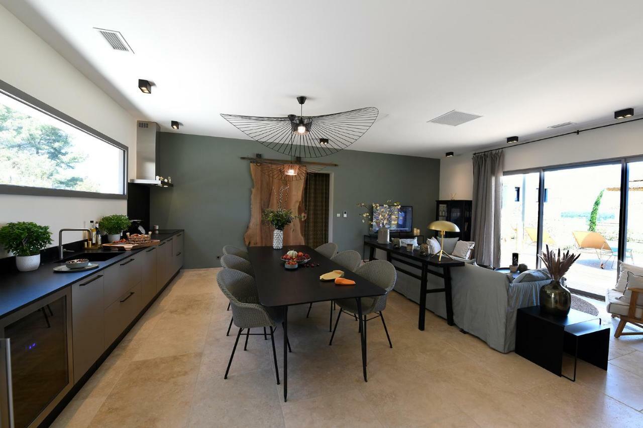 Les Loges En Provence "Villa Garrigue" วิลเนิฟ-เลส์-อาวิญง ภายนอก รูปภาพ