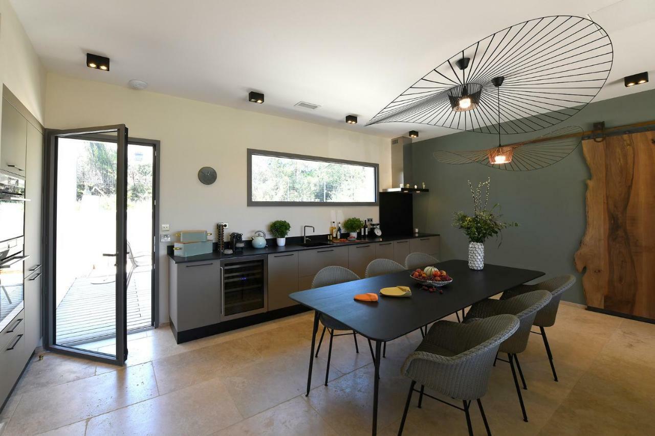 Les Loges En Provence "Villa Garrigue" วิลเนิฟ-เลส์-อาวิญง ภายนอก รูปภาพ