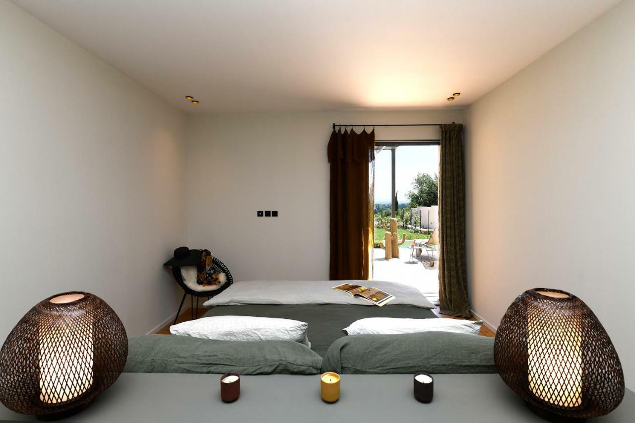 Les Loges En Provence "Villa Garrigue" วิลเนิฟ-เลส์-อาวิญง ภายนอก รูปภาพ